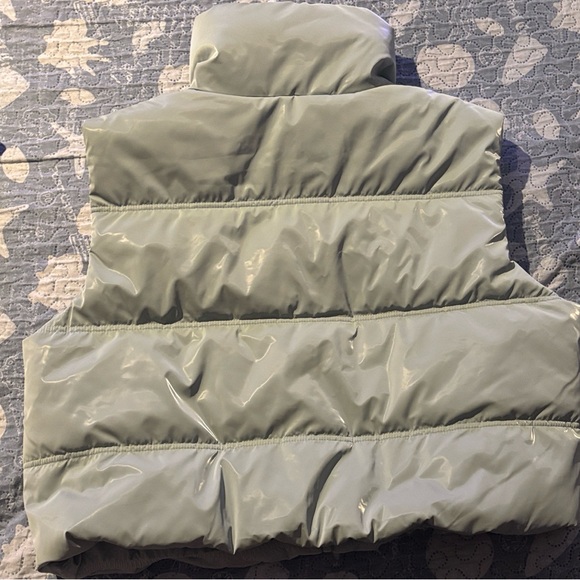 Wild Fable Light Gray Puffer Vest - Picture 2 of 4